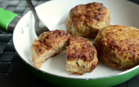 Ceramic vs Nonstick Frying Pans (2026 Review + Buyer’s Guide)