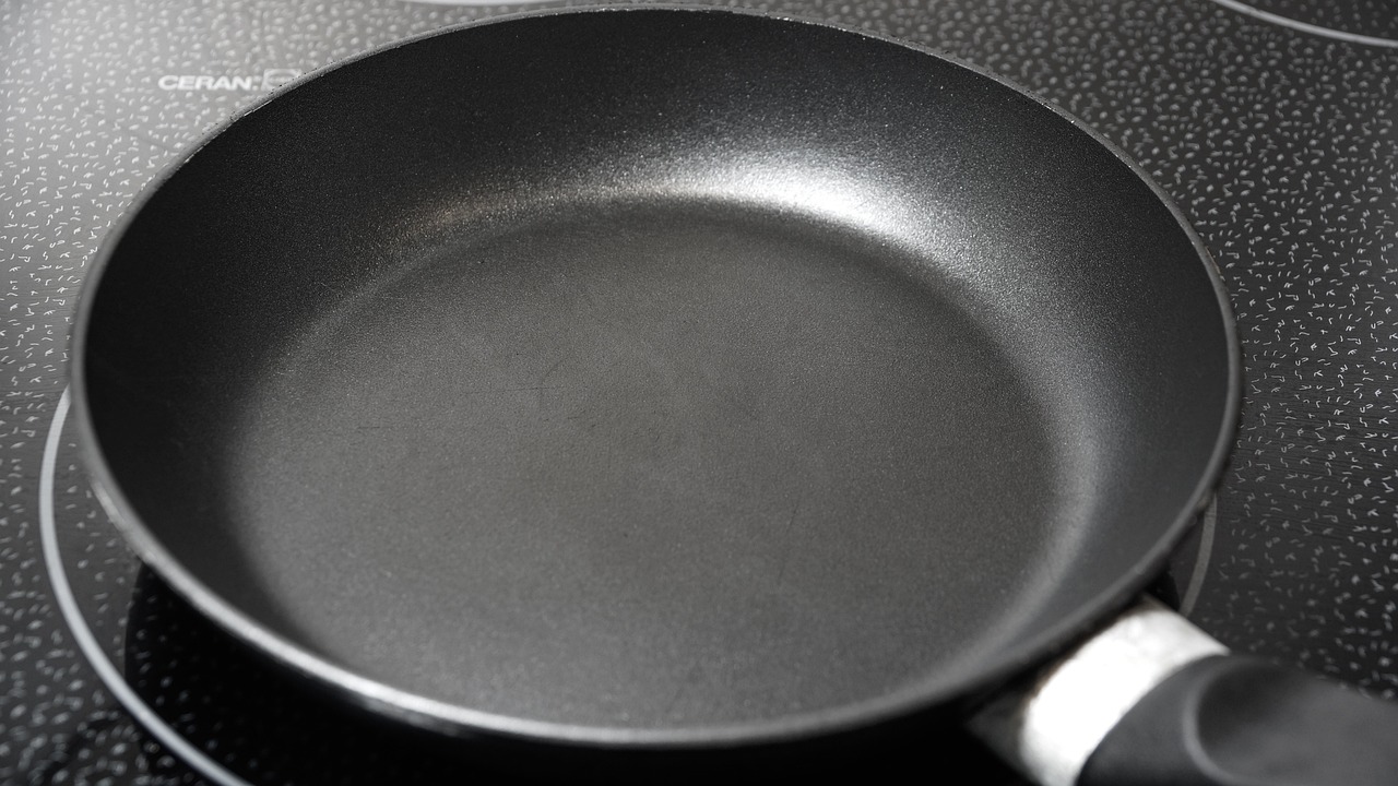 Best Nonstick Frying Pan Under $50 (2026 Buyer’s Guide + Top Picks)