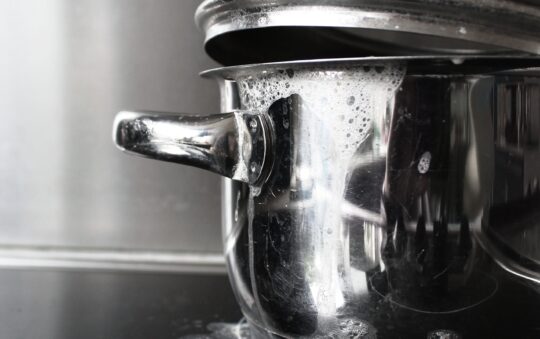 I Analyzed the Thermal Recovery of 12 Entry-Level Sets. Here is the Only One That Won’t Scorched Your Sauce.